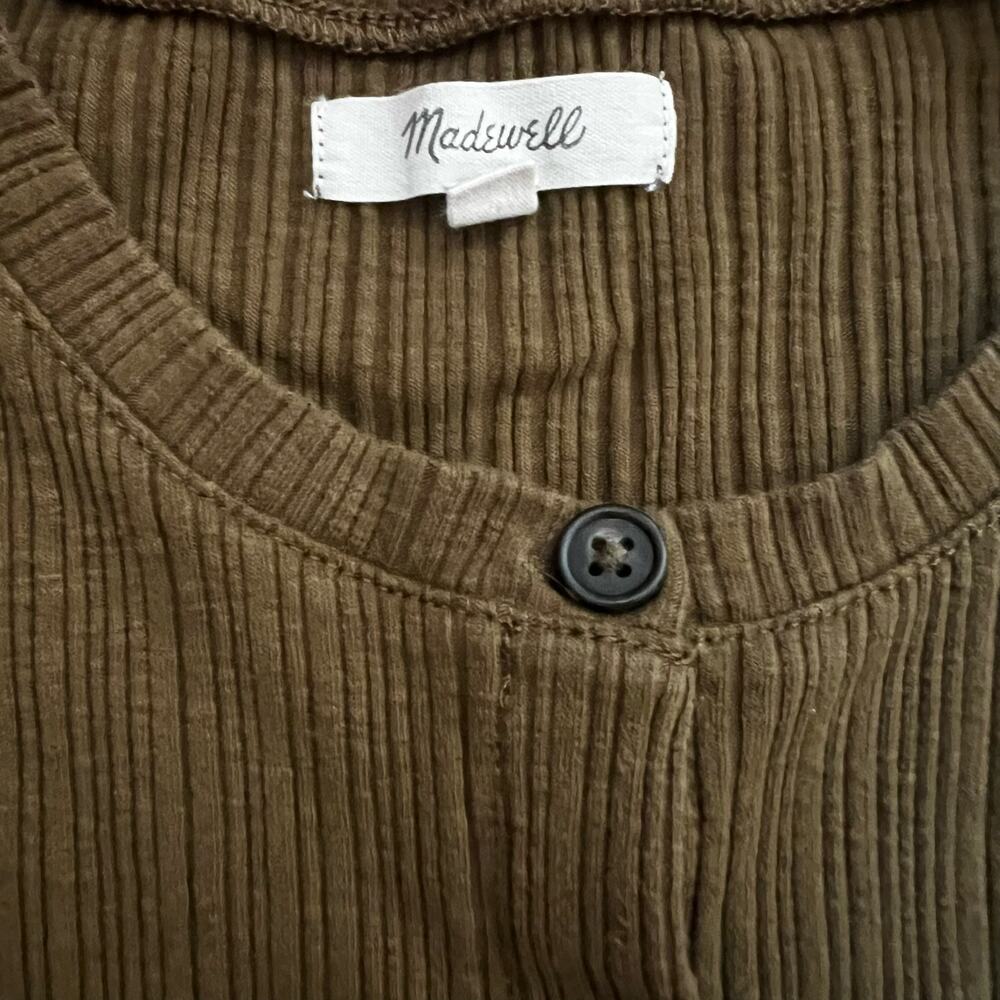 Madewell Pointelle Button Front Slim Cropped T-Shirt In Olive Color | XS - Picture 4 of 5
